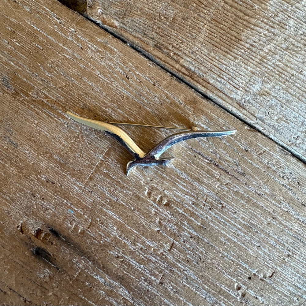 Vintage Silver Seagull Brooch - Minimalist Flying Bird Pin